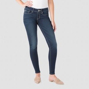 Dark blue denizen from Levi’s low rise jeans